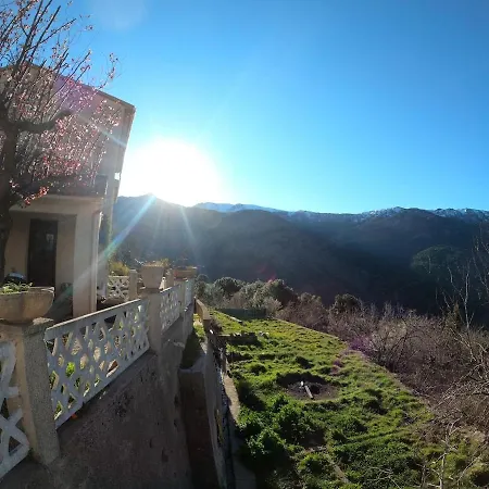 Avec Vue Panoramique Sur Les Montagnes