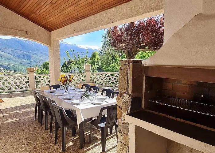 Avec Vue Panoramique Sur Les Montagnes *