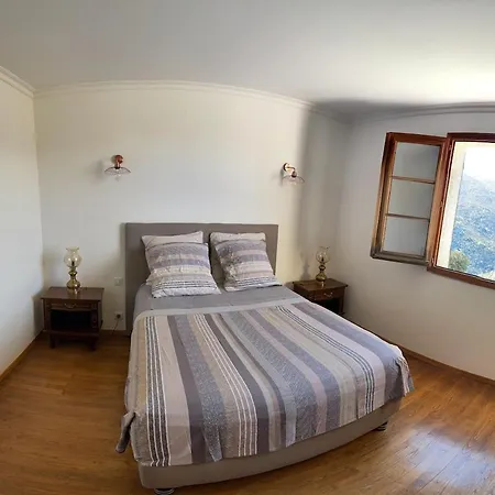 Avec Vue Panoramique Sur Les Montagnes