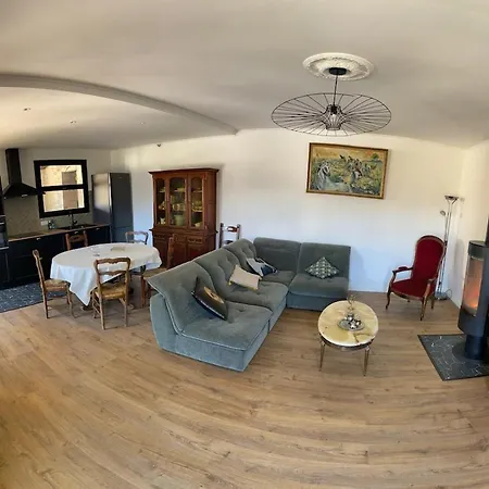 Avec Vue Panoramique Sur Les Montagnes *