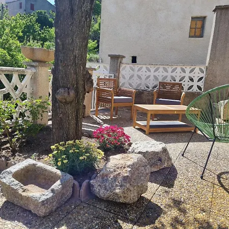 Avec Vue Panoramique Sur Les Montagnes Corscia